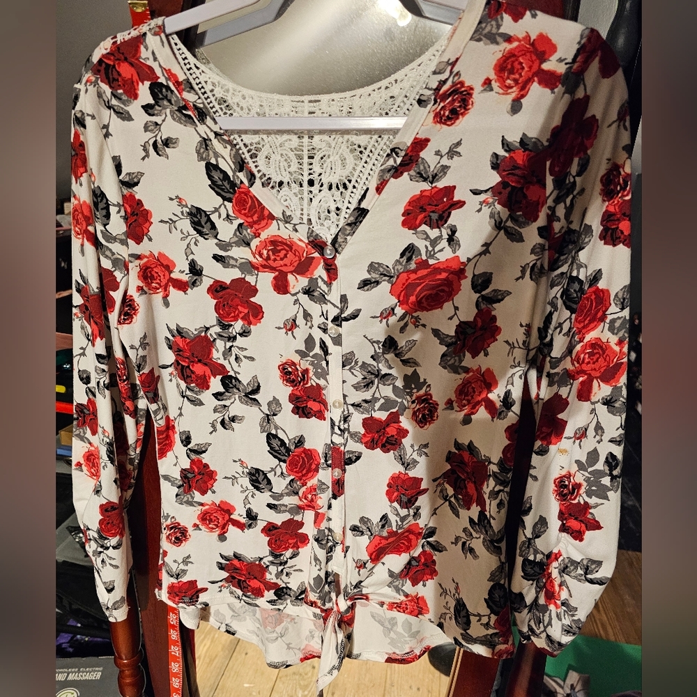 Almost Famous womans Med Top